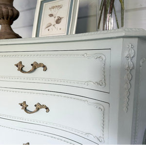 Vintage French Louis Inspired Chest of Drawers - Light Green - www.proven-salle.com