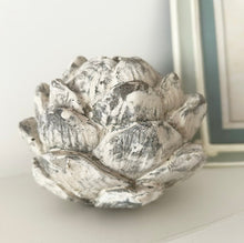 Load image into Gallery viewer, Decorative Stone Effect Artichoke - www.proven-salle.com